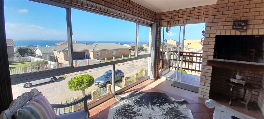 5 Bedroom Property for Sale in Wavecrest Eastern Cape